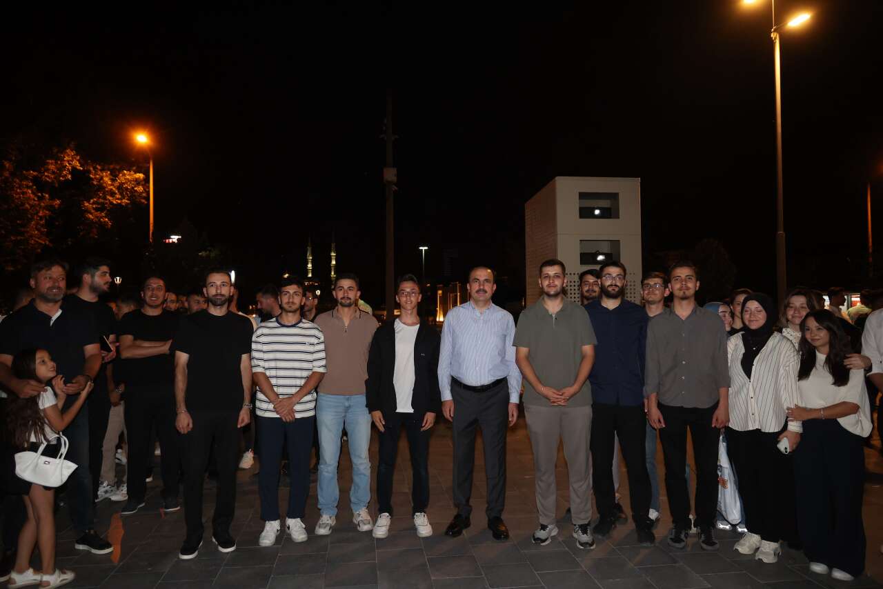 Konya Bisiklet Festivali başladı! Gökyüzünü drone’lar, tarihi yapıyı ışık gösterisi aydınlattı 3